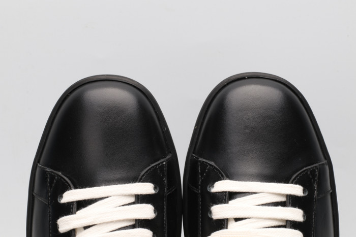 G*u*i low-top sneaker