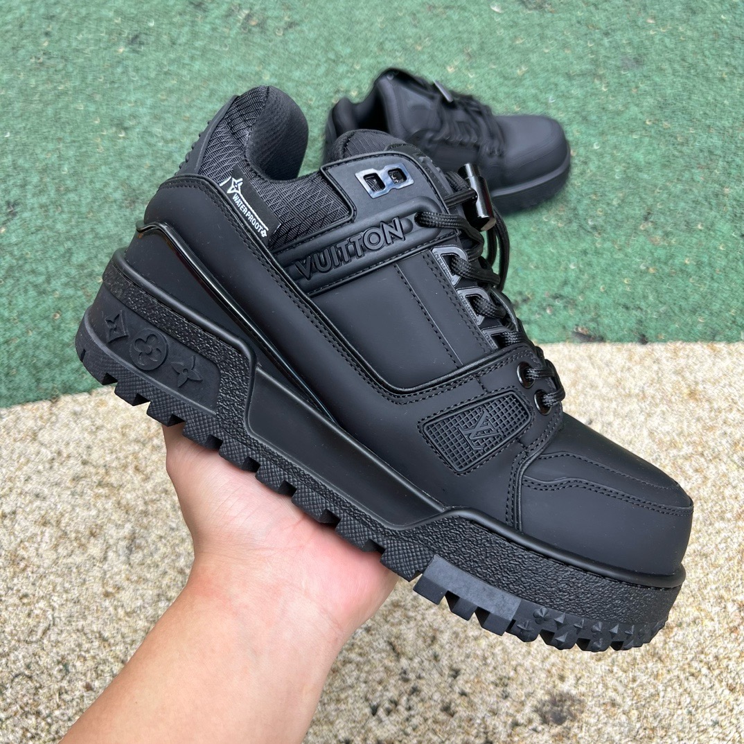 LV TRAINER MAXI all black